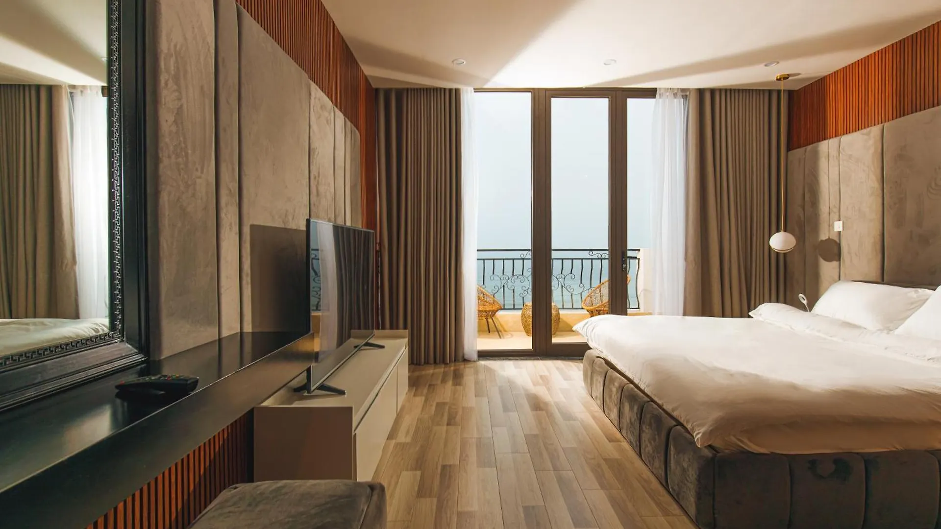 Отель Mercury Beach Danang