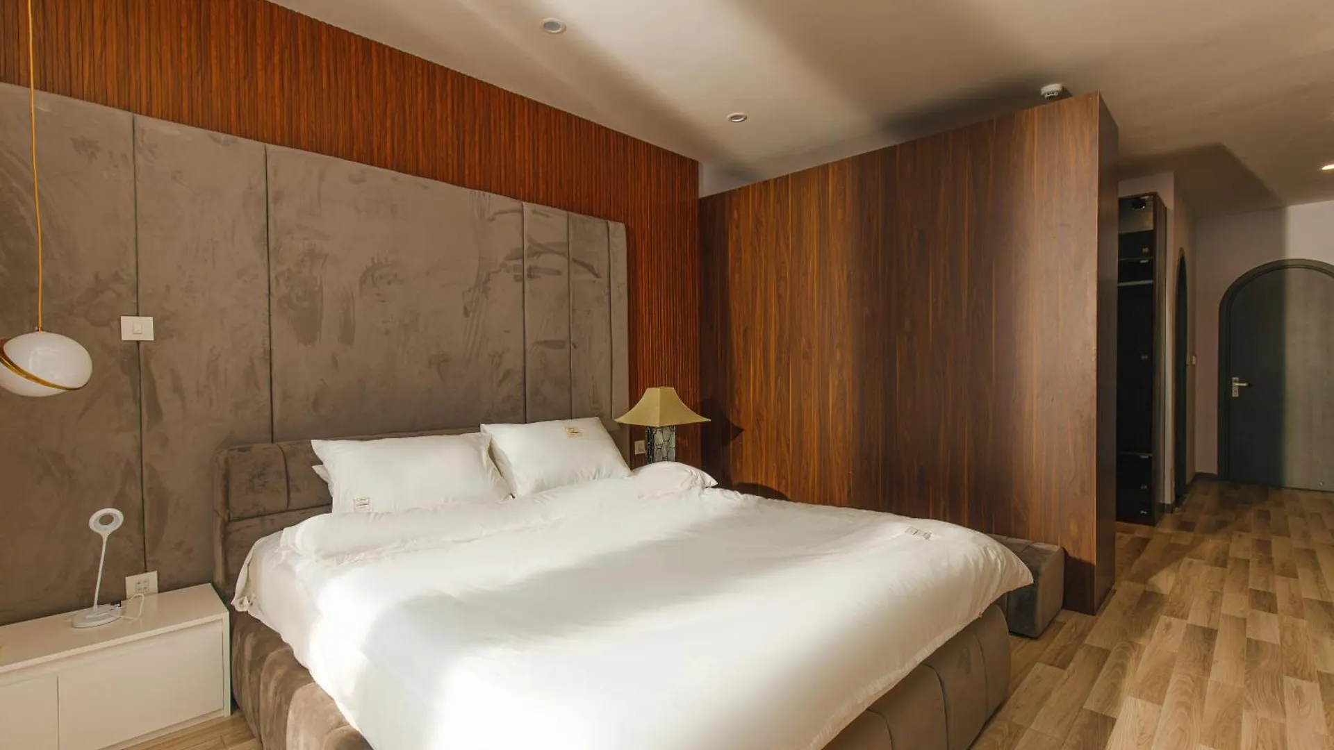 Mercury Beach Danang Отель
