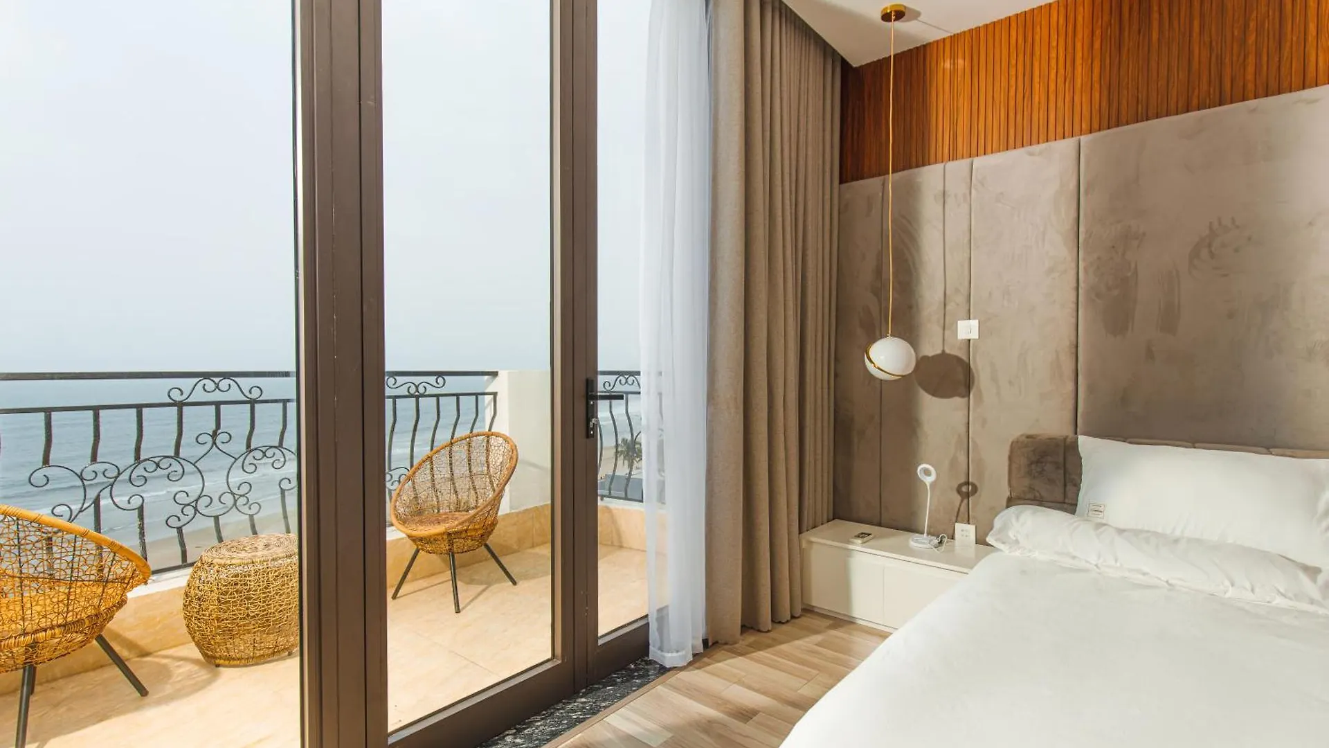 Отель Mercury Beach Danang