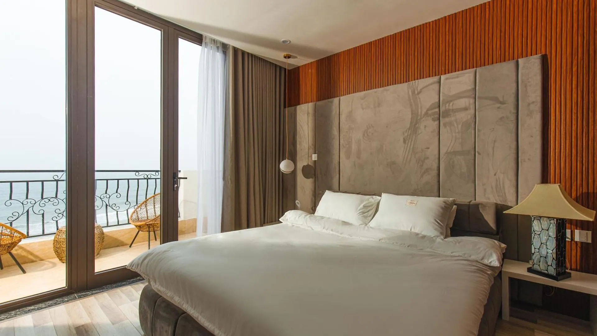 Отель Mercury Beach Danang Вьетнам