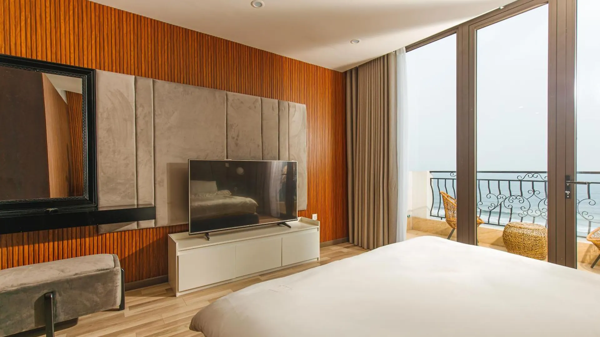 Mercury Beach Danang Отель