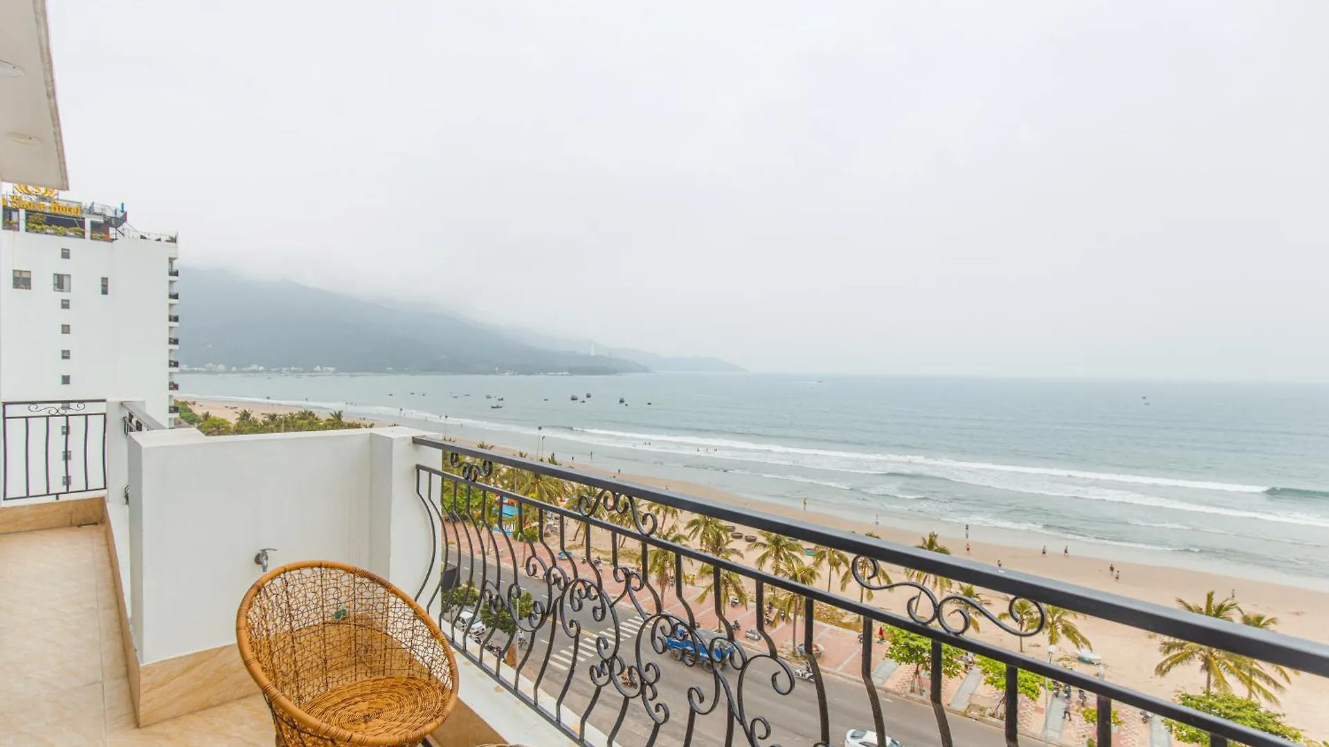 Mercury Beach Danang 0*, Дананг