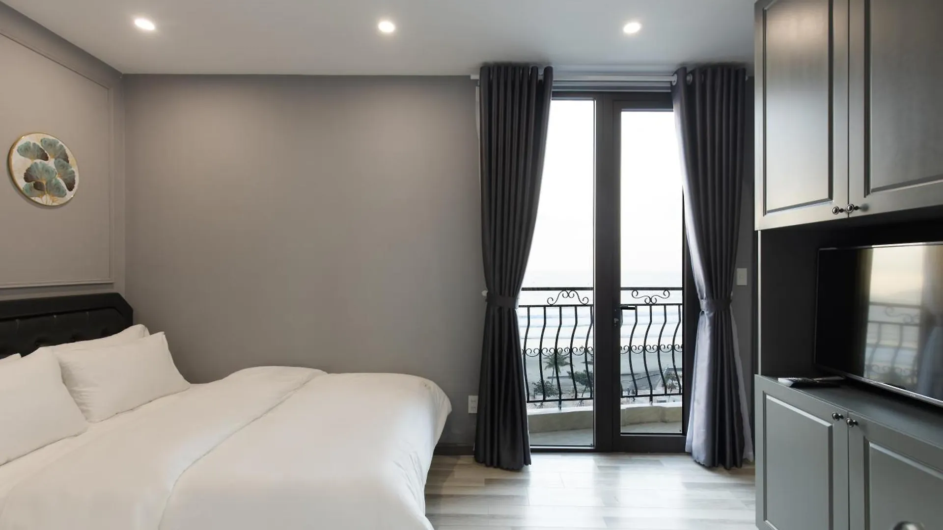 Mercury Beach Danang Отель Дананг