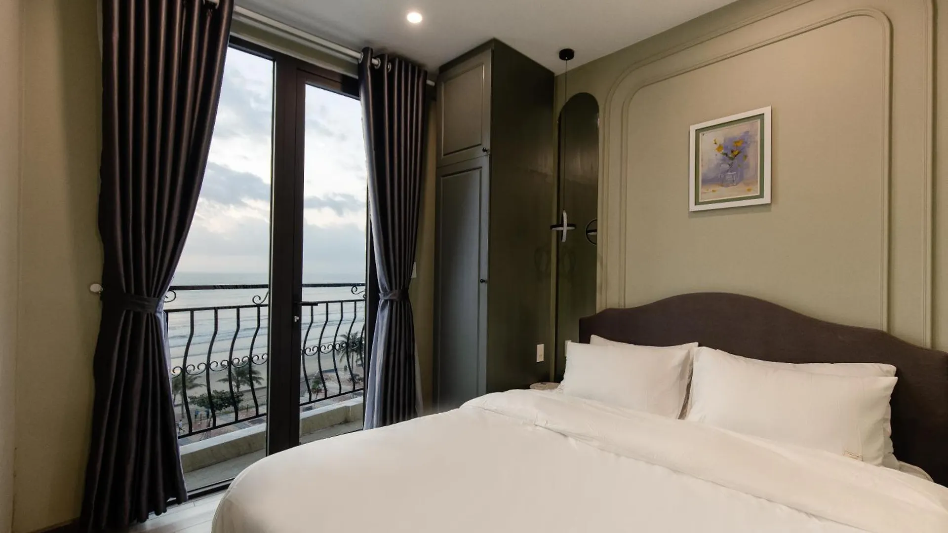Отель Mercury Beach Danang