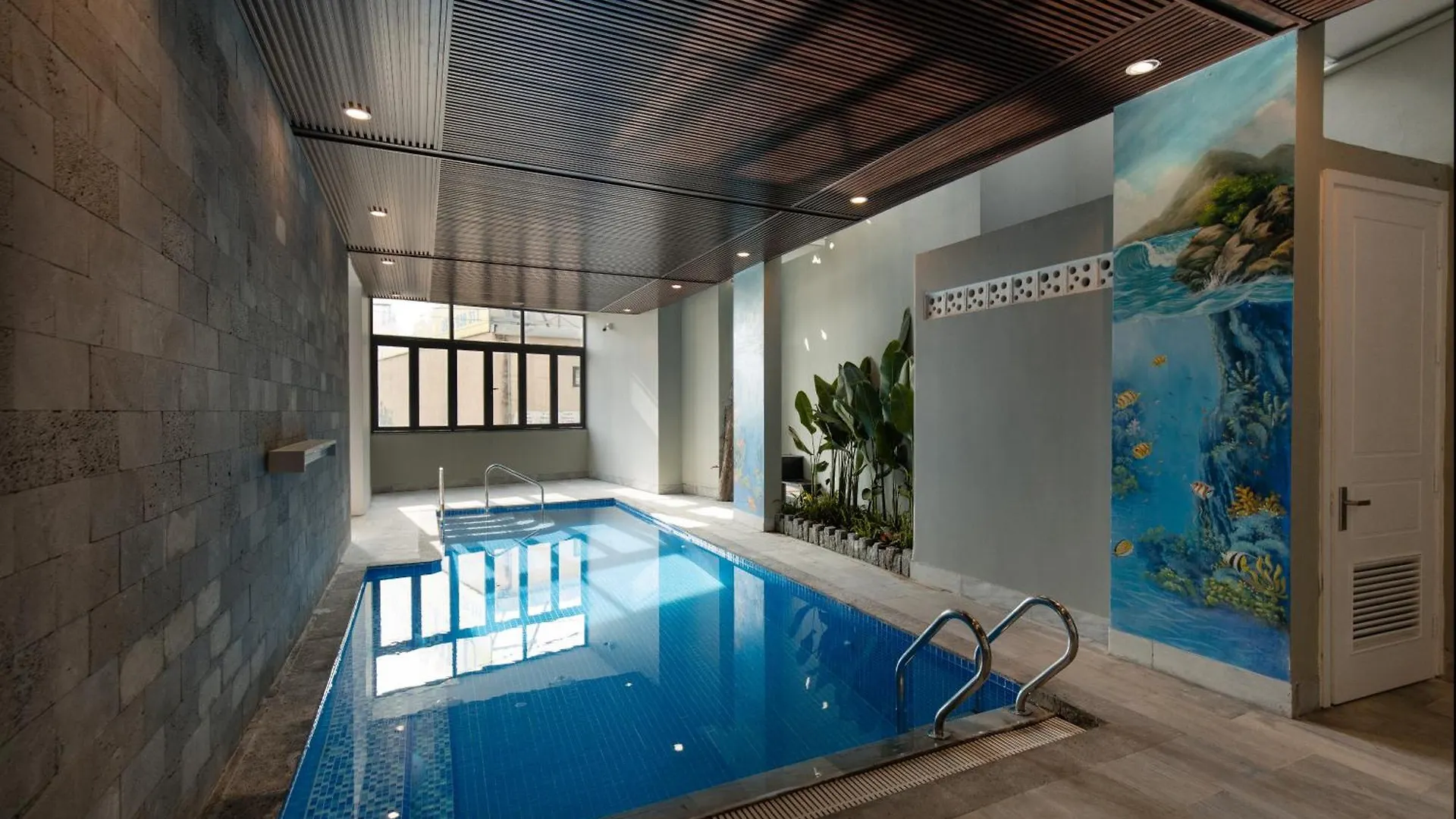 Mercury Beach Danang Отель Дананг