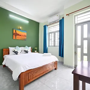 Montana & Aparment Saigon Airport , Хошимин Вьетнам
